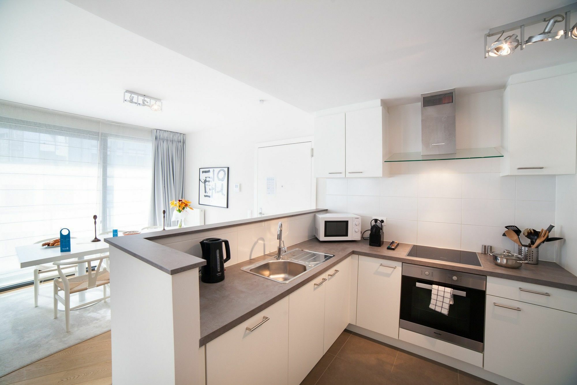 Sweet Inn Apartments - Madou Brussels Exterior photo