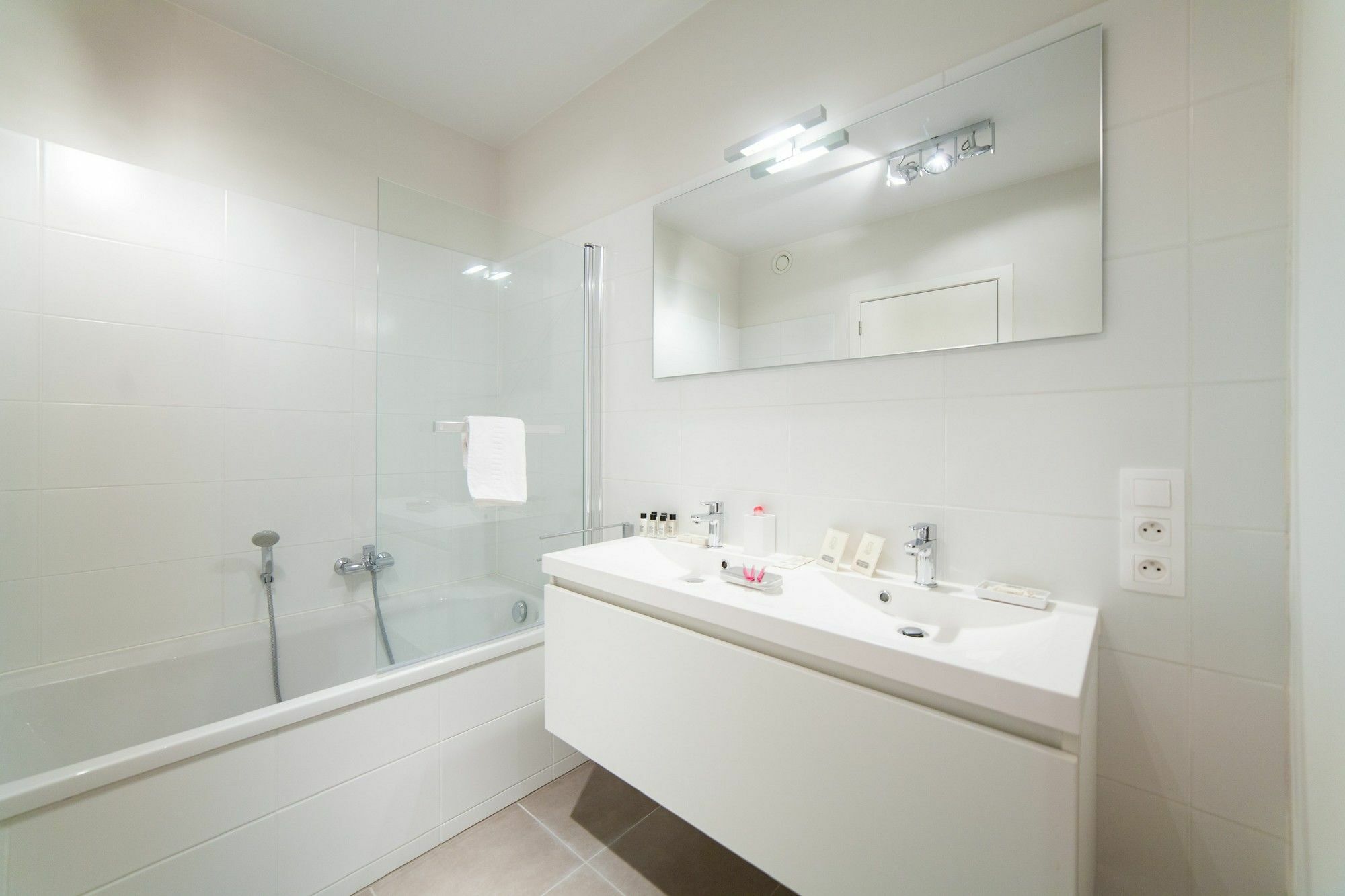 Sweet Inn Apartments - Madou Brussels Exterior photo